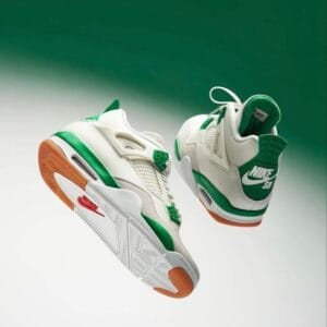 Air Jordan Retro 4 'Pine Green'