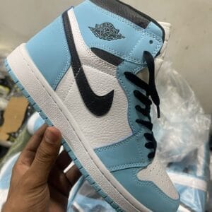 Nik_e Air Jordan 1 Retro University Blue