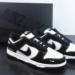 SB DUNK LOW BATMAN BLACK WHITE