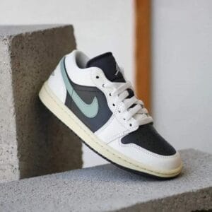 Nike Air Jordan Retro 1 Low Jade Smoke